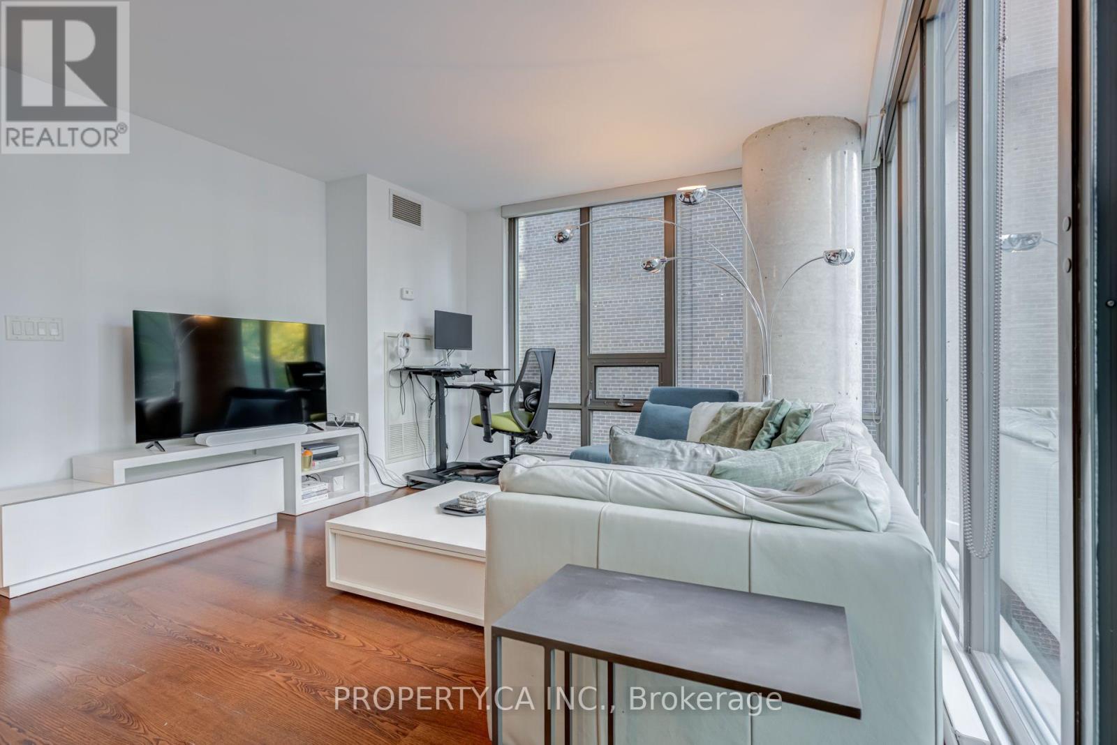 303 - 33 Lombard Street Property Photo 10