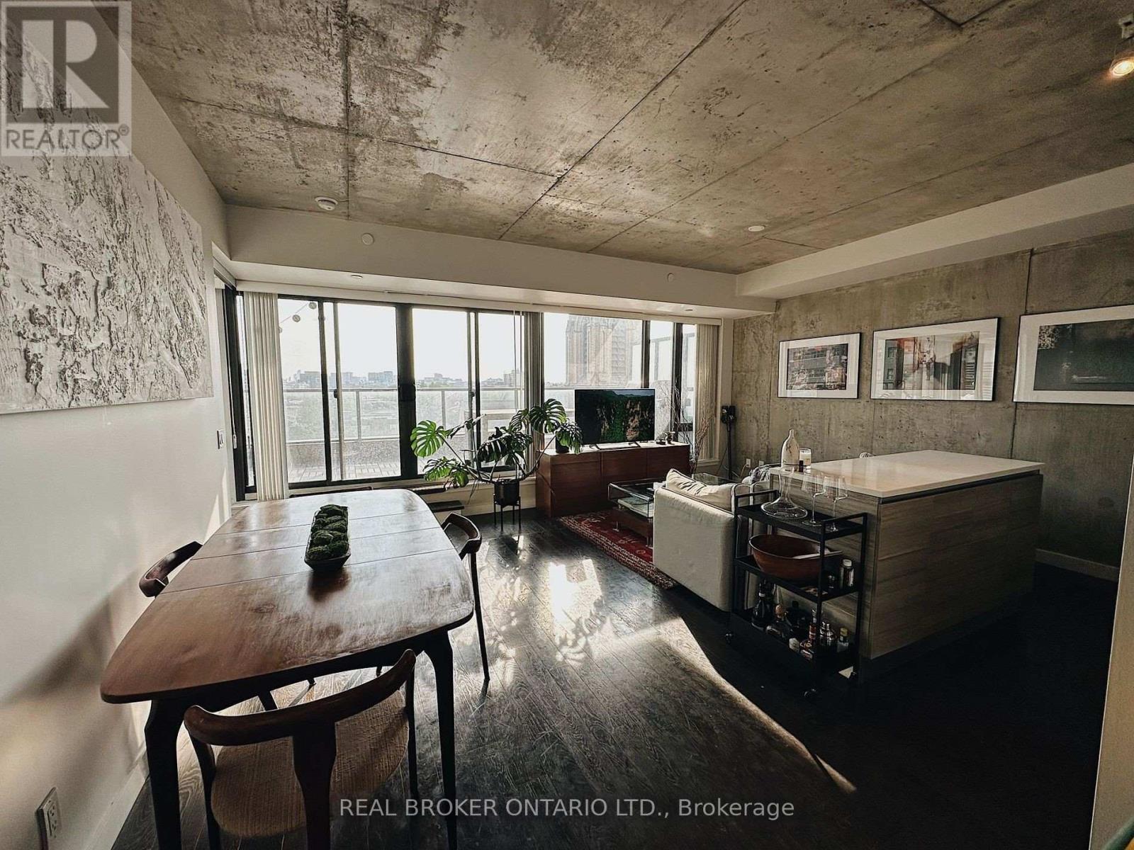 605 - 111 Bathurst Street Property Photo 16