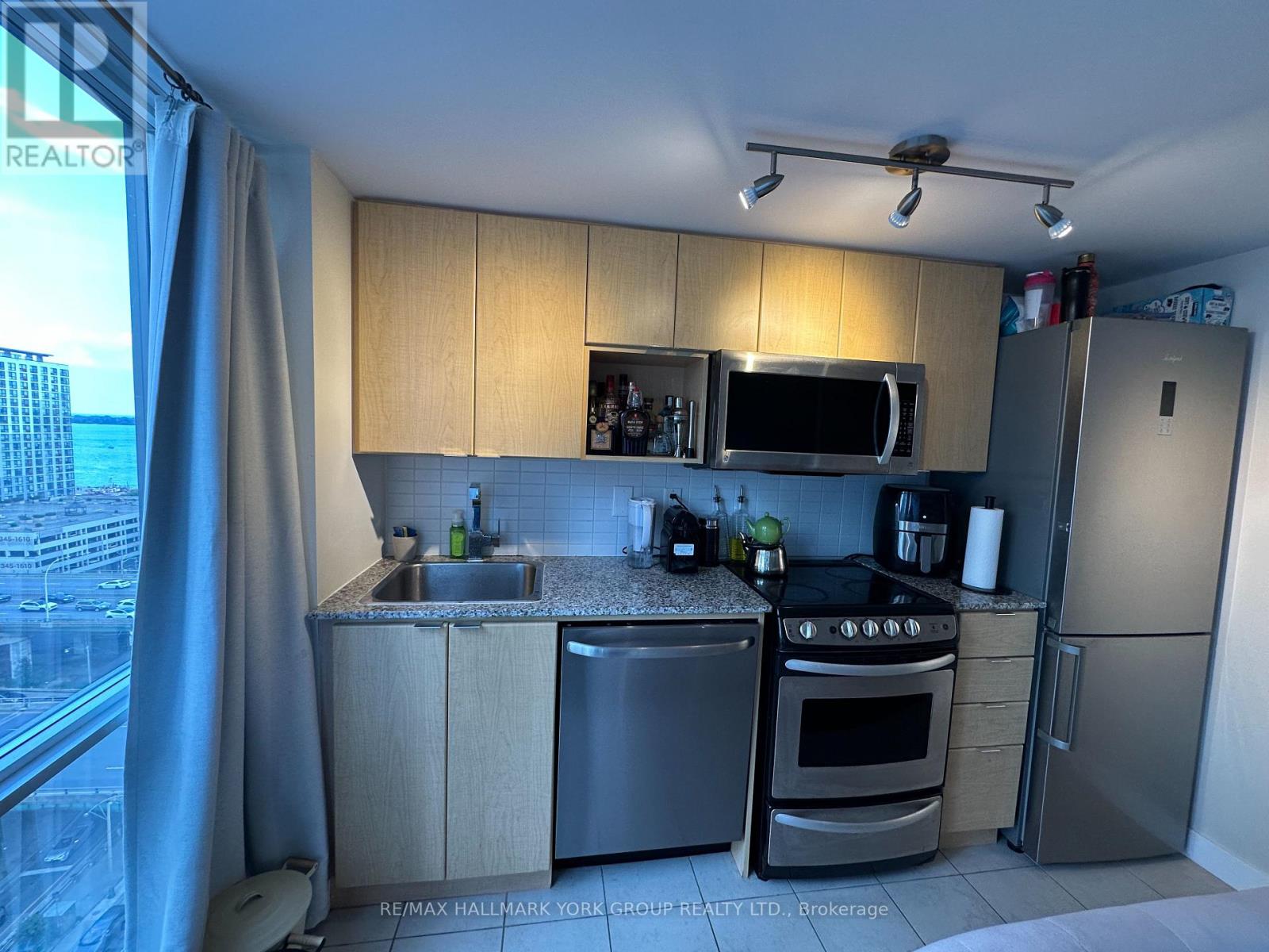 1709 - 11 Brunel Court Property Photo 4