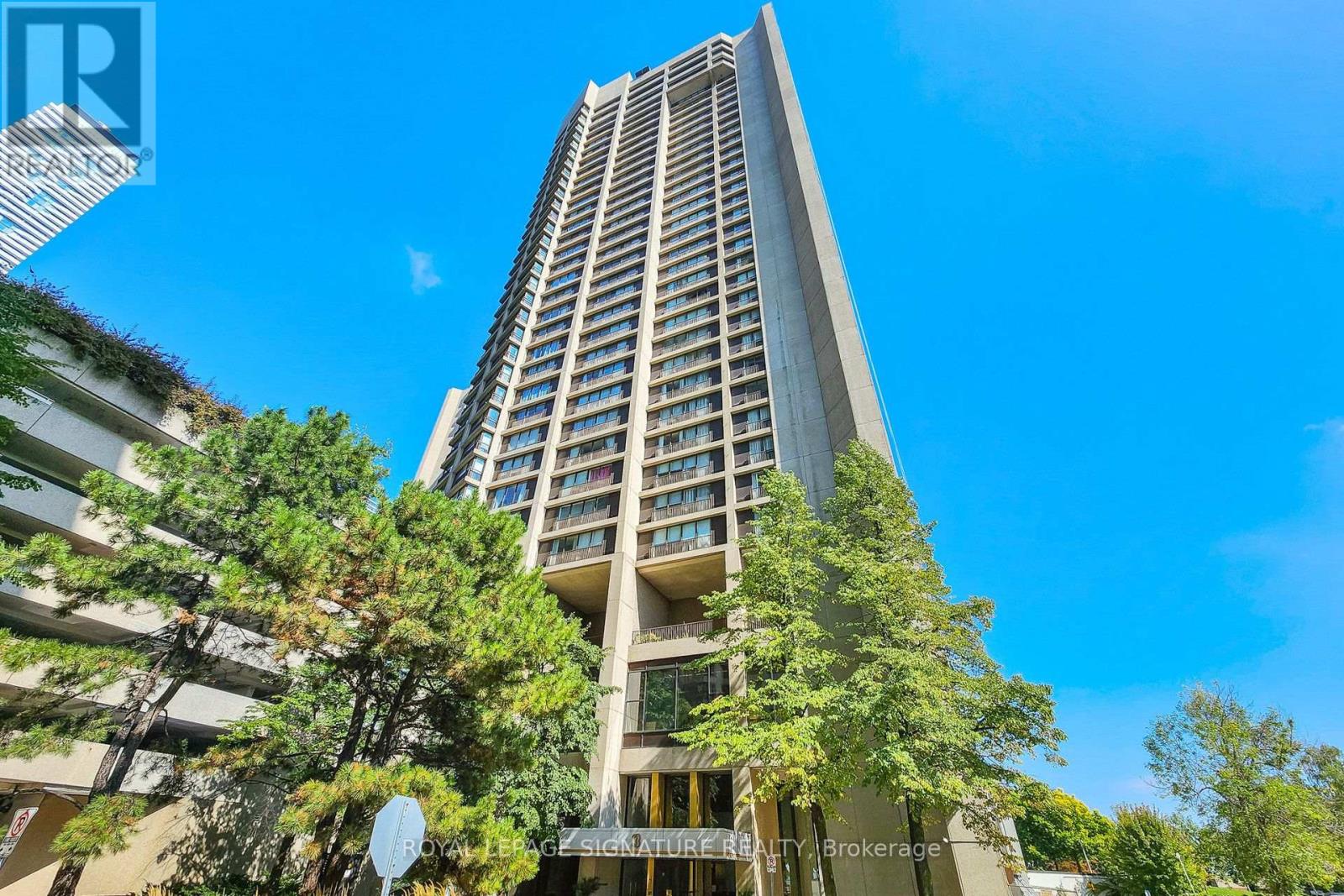 1806 - 33 Harbour Square Property Photo 2