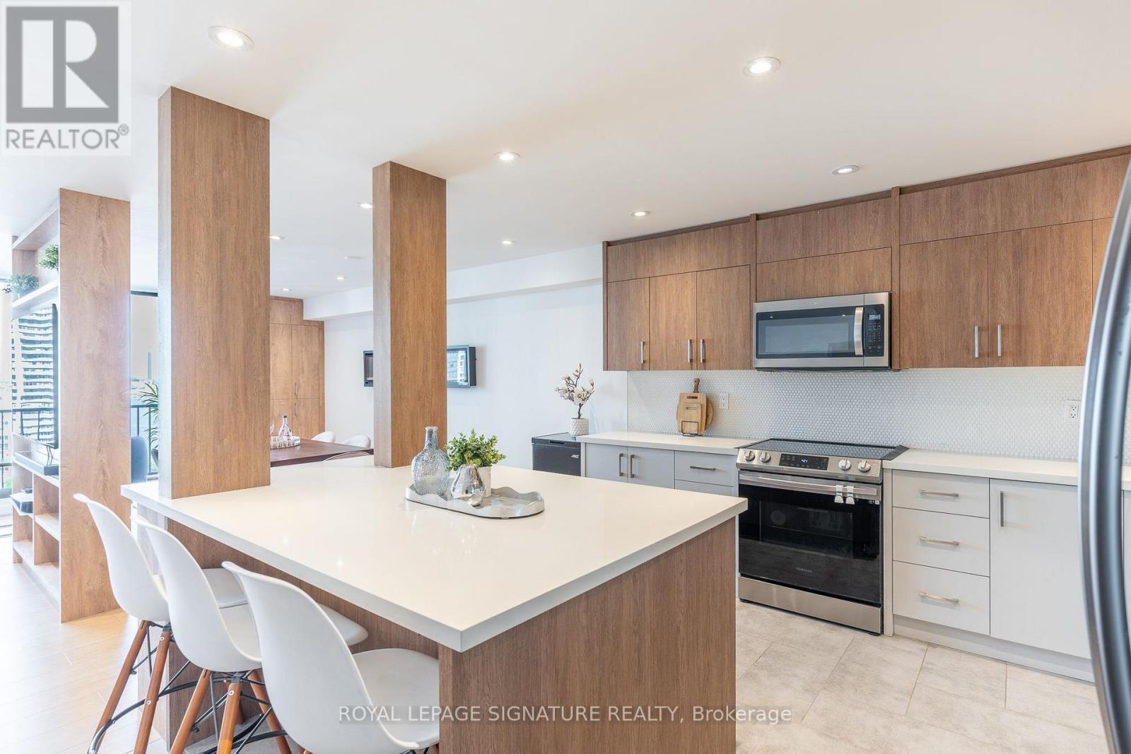 1806 - 33 Harbour Square Property Photo 8
