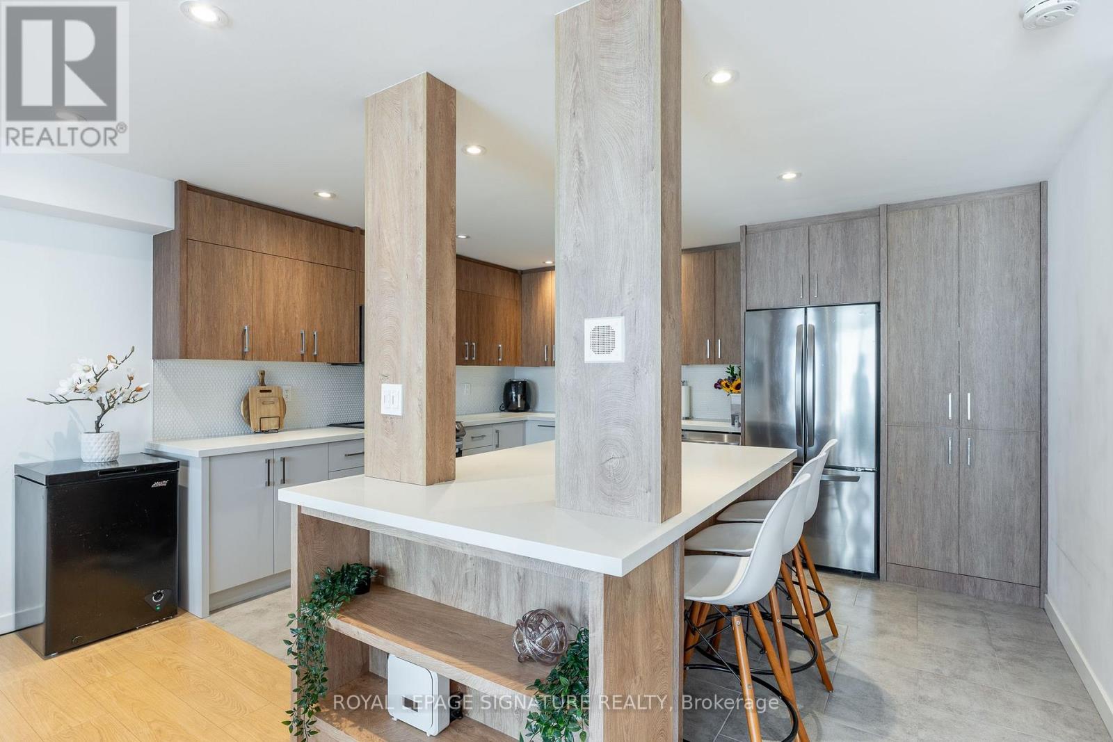 1806 - 33 Harbour Square Property Photo 13