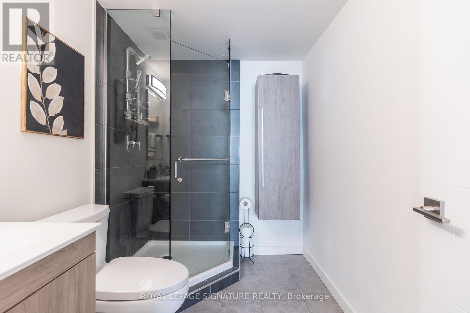 1806 - 33 Harbour Square Property Photo 25