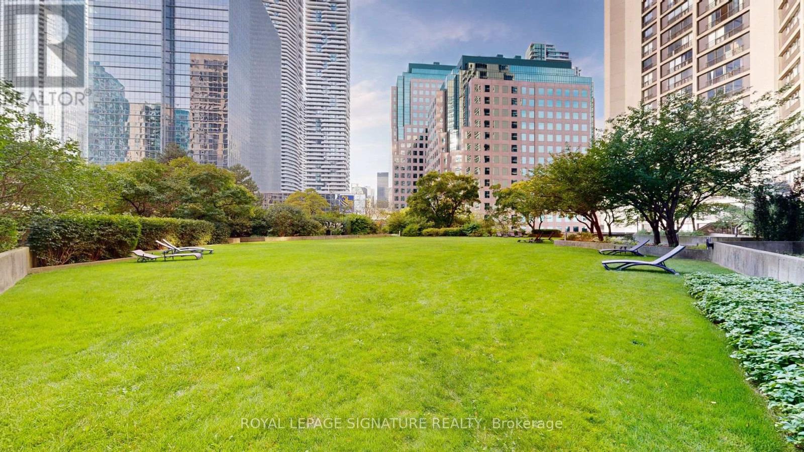 1806 - 33 Harbour Square Property Photo 29