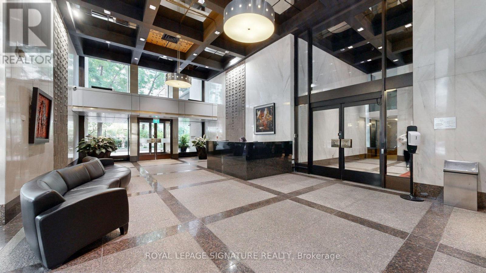1806 - 33 Harbour Square Property Photo 33