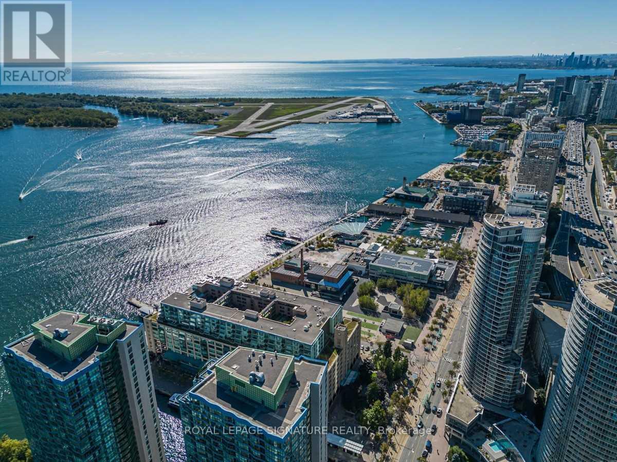 1806 - 33 Harbour Square Property Photo 42