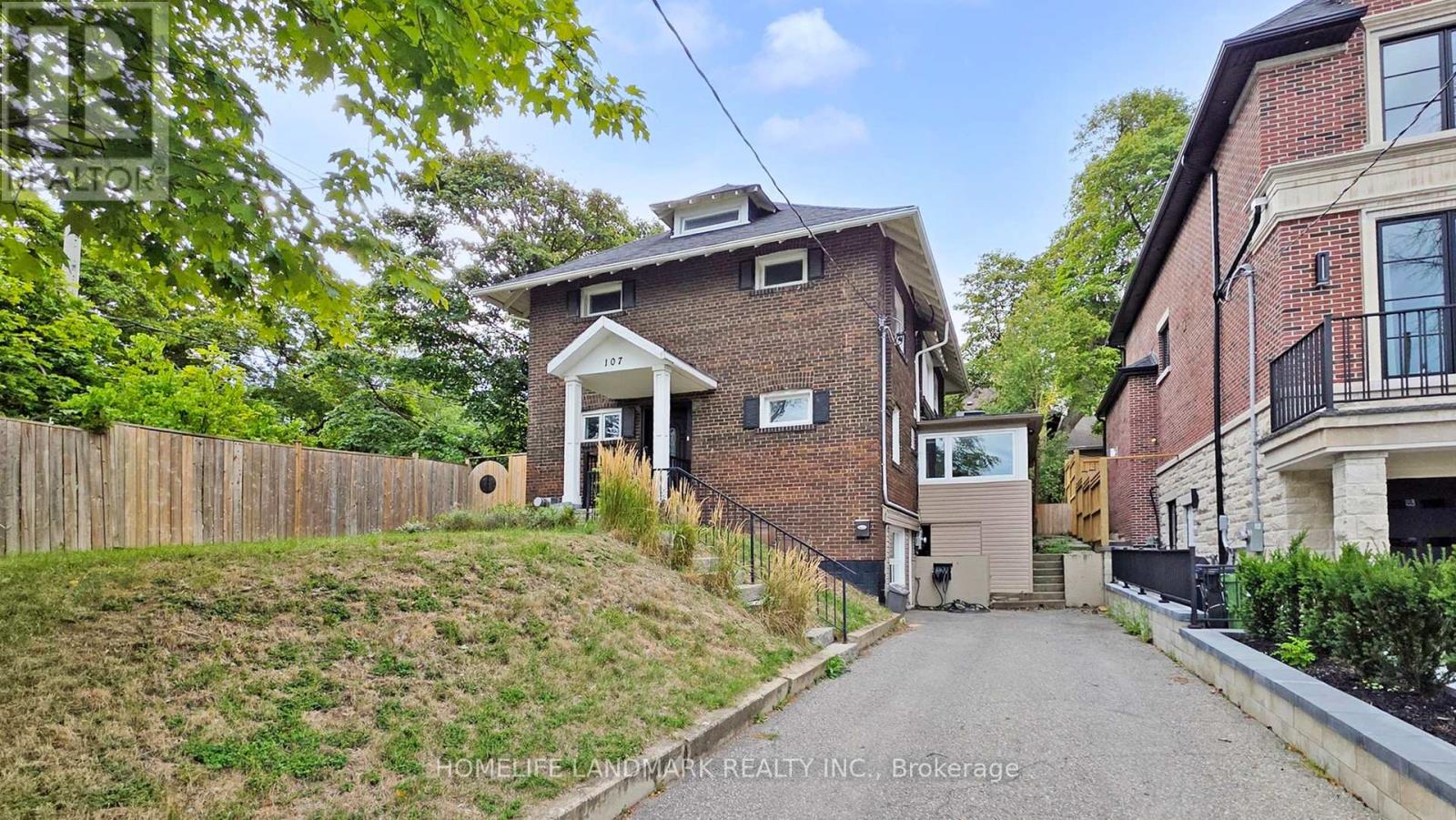 107 Lawrence Crescent Property Photo 1