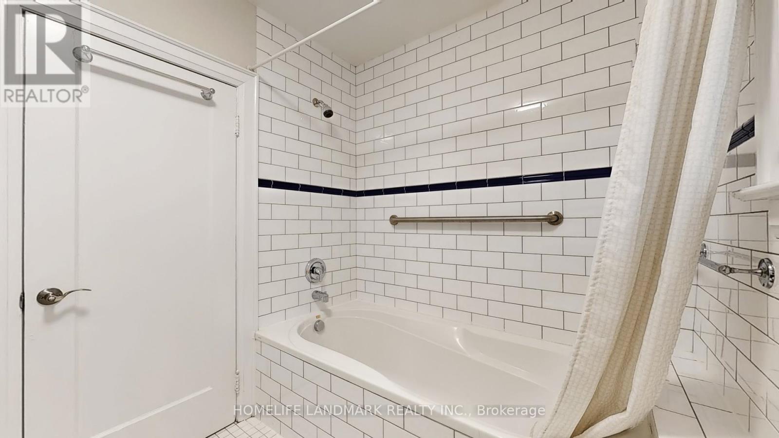 107 Lawrence Crescent Property Photo 31