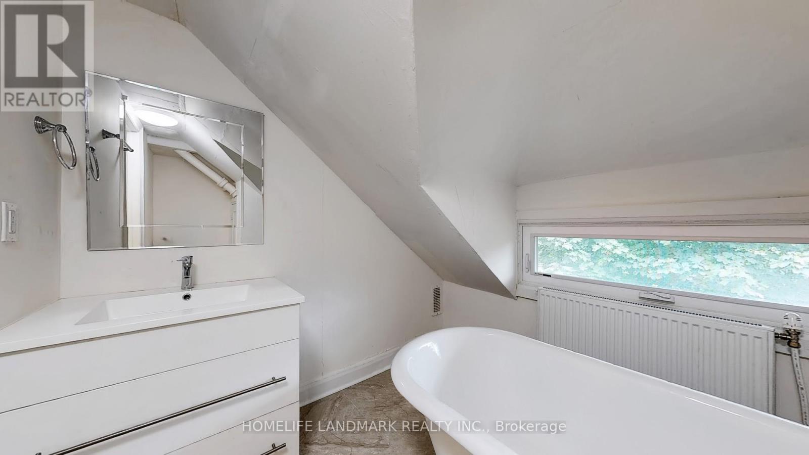 107 Lawrence Crescent Property Photo 37