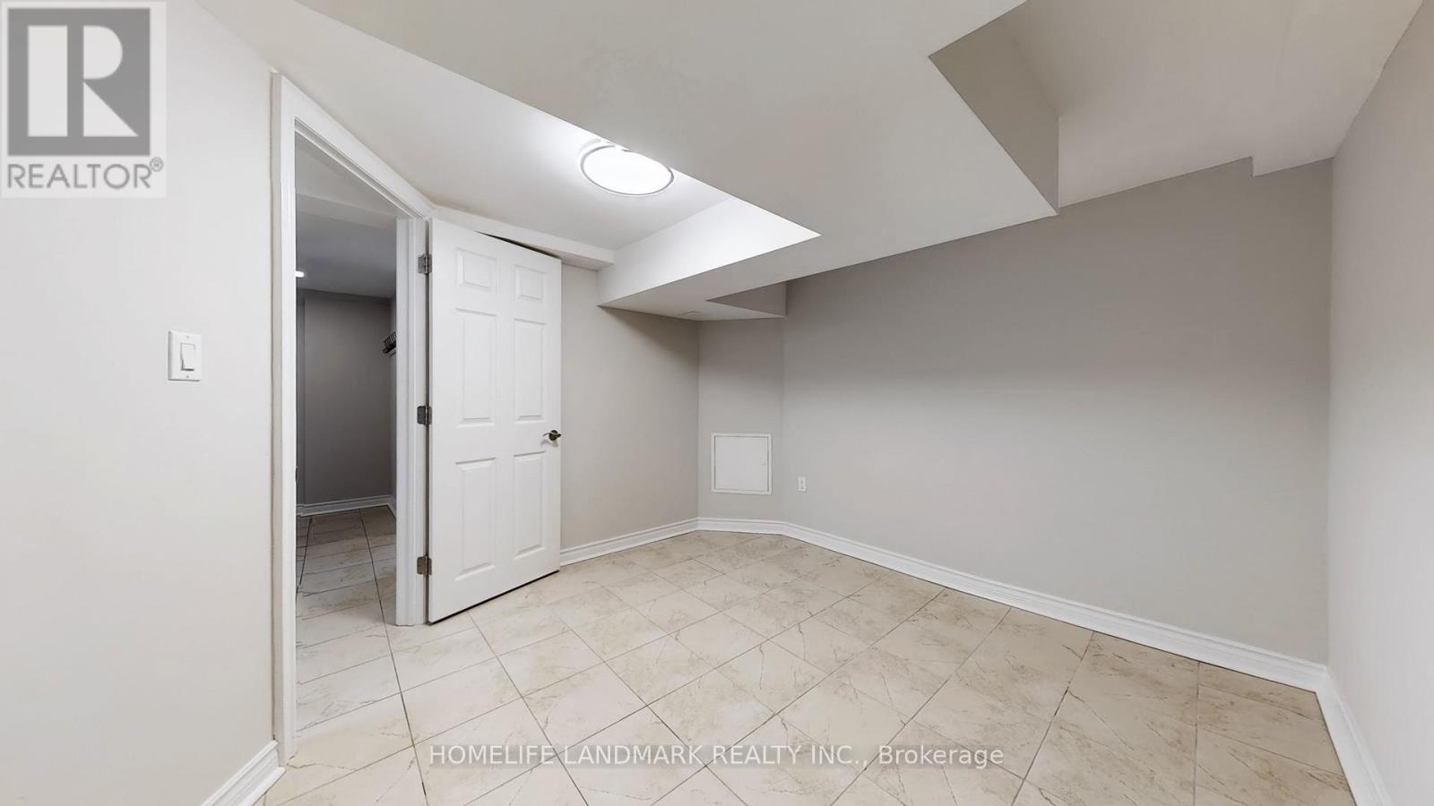 107 Lawrence Crescent Property Photo 44