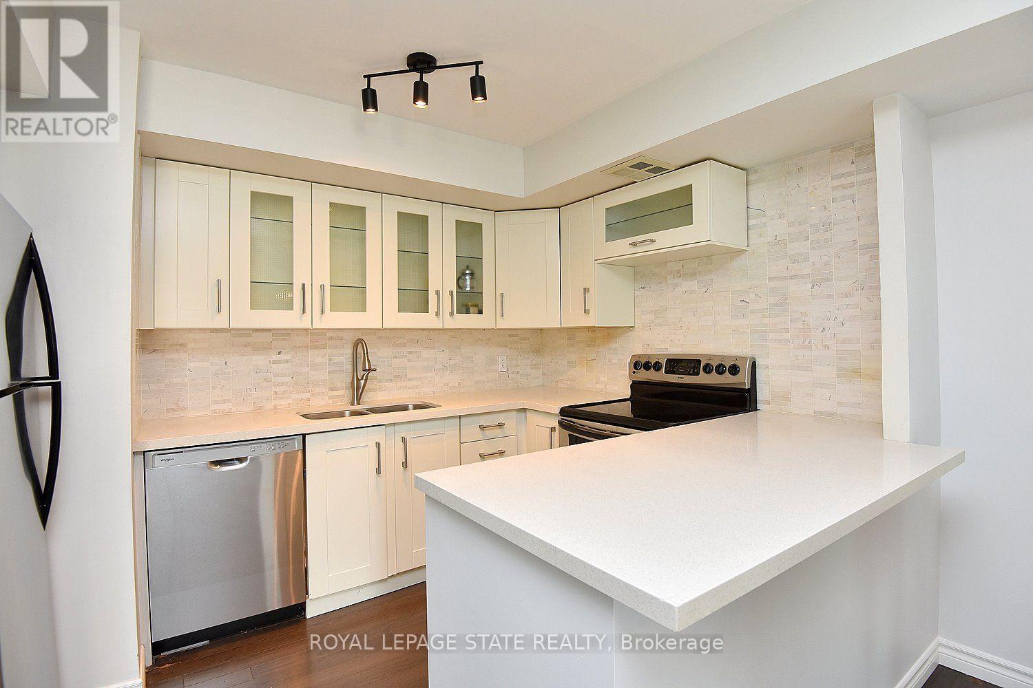 1611 - 25 The Esplanade Property Photo 12