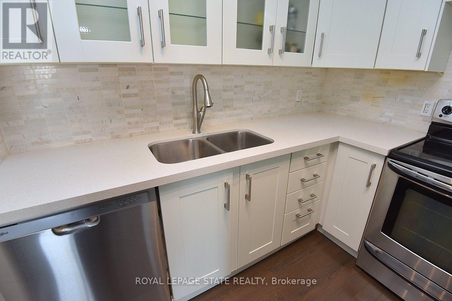 1611 - 25 The Esplanade Property Photo 13