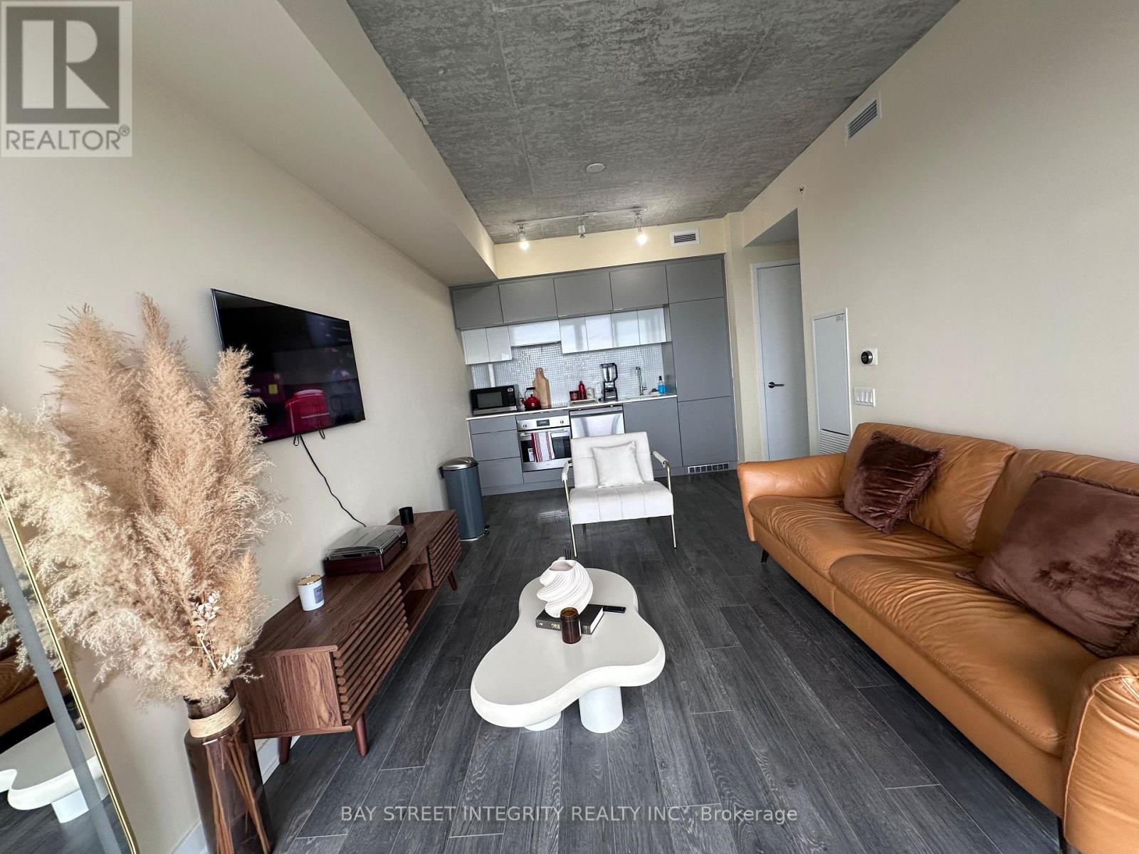 2607 - 185 Roehampton Avenue Property Photo 5