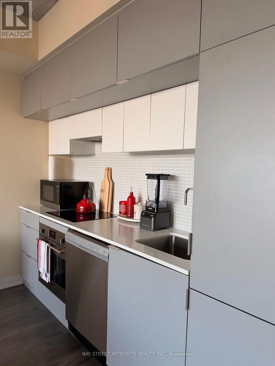 2607 - 185 Roehampton Avenue Property Photo 9