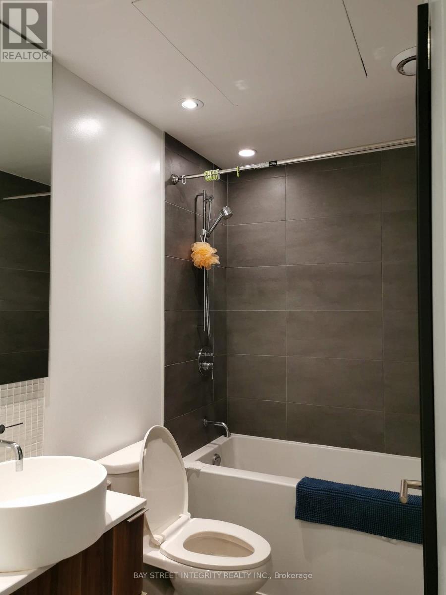 2607 - 185 Roehampton Avenue Property Photo 11