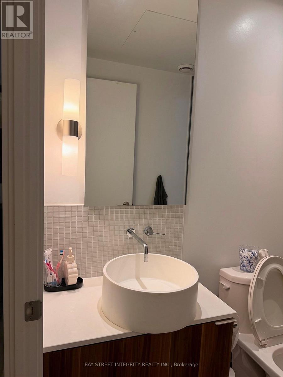 2607 - 185 Roehampton Avenue Property Photo 12