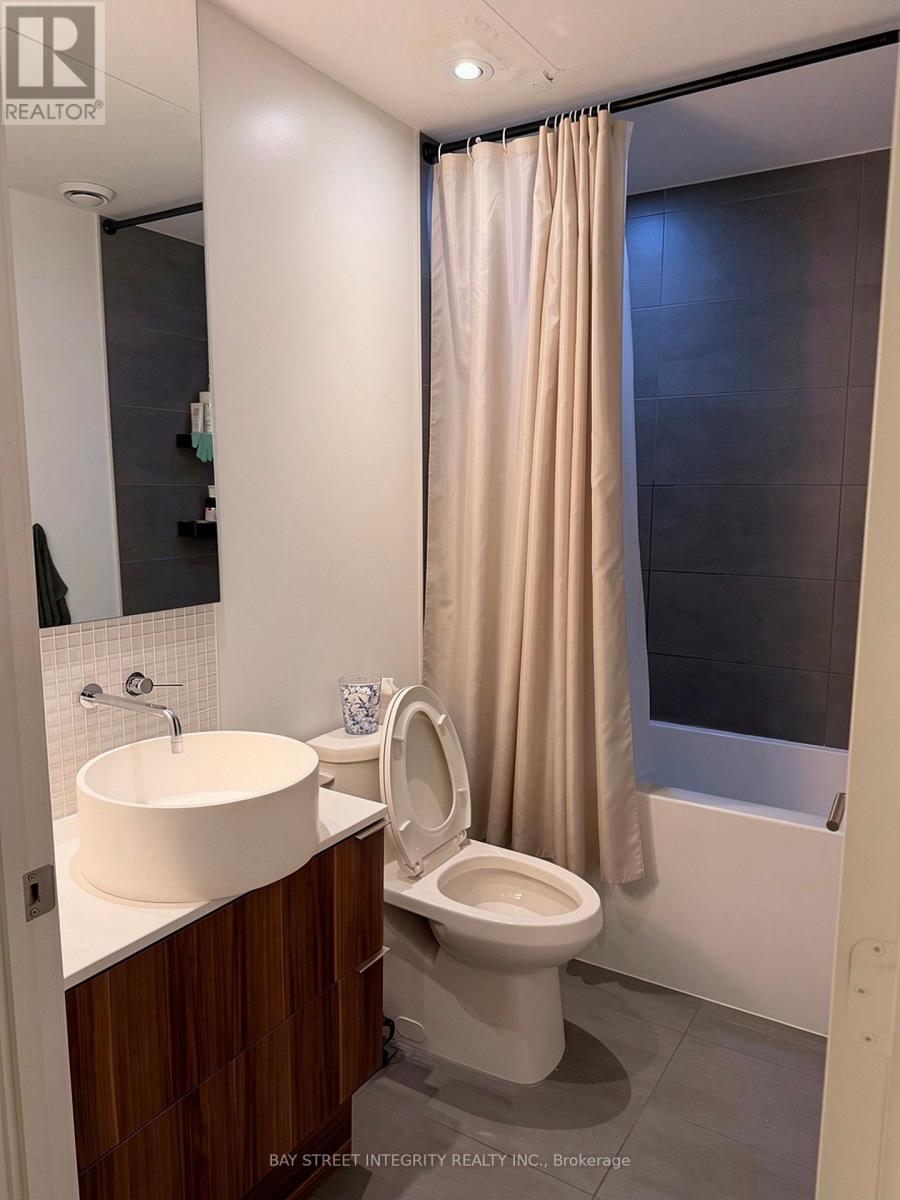 2607 - 185 Roehampton Avenue Property Photo 13