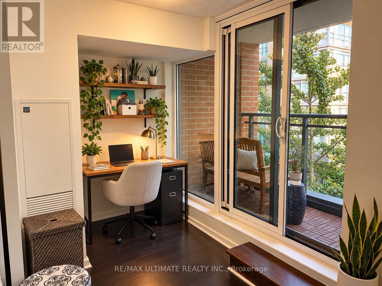 N325 - 1169 Queen Street W Property Photo 6