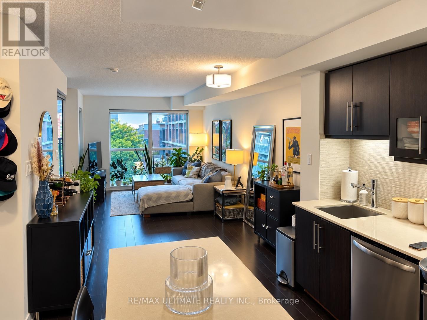N325 - 1169 Queen Street W Property Photo 7