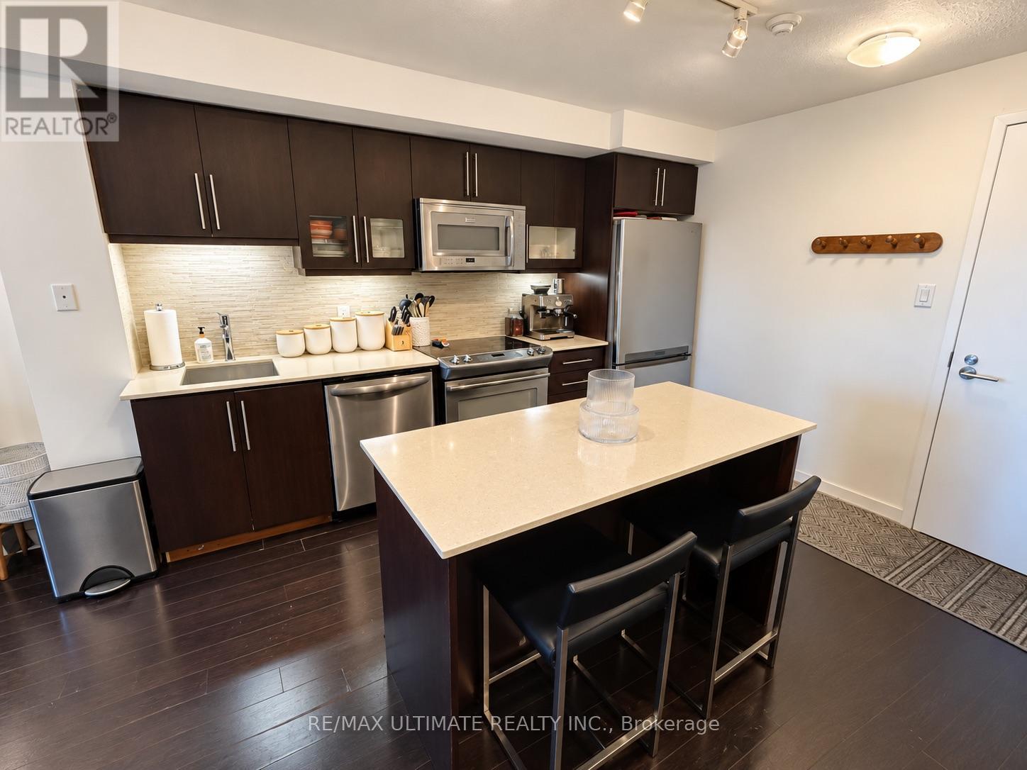 N325 - 1169 Queen Street W Property Photo 9