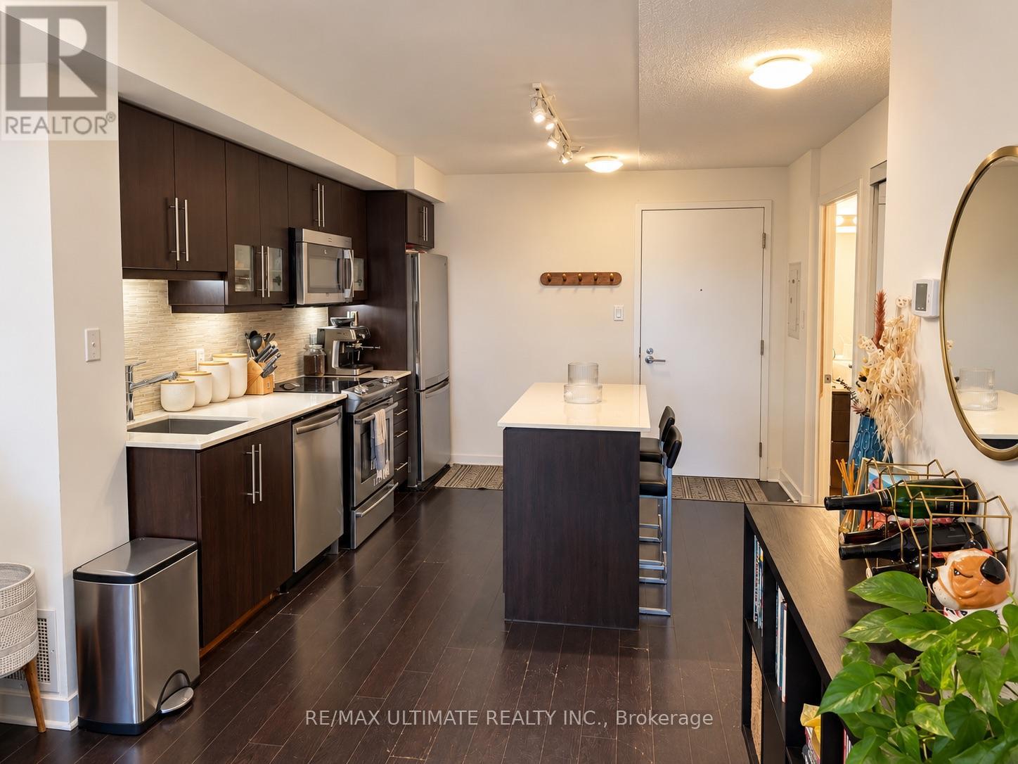 N325 - 1169 Queen Street W Property Photo 11