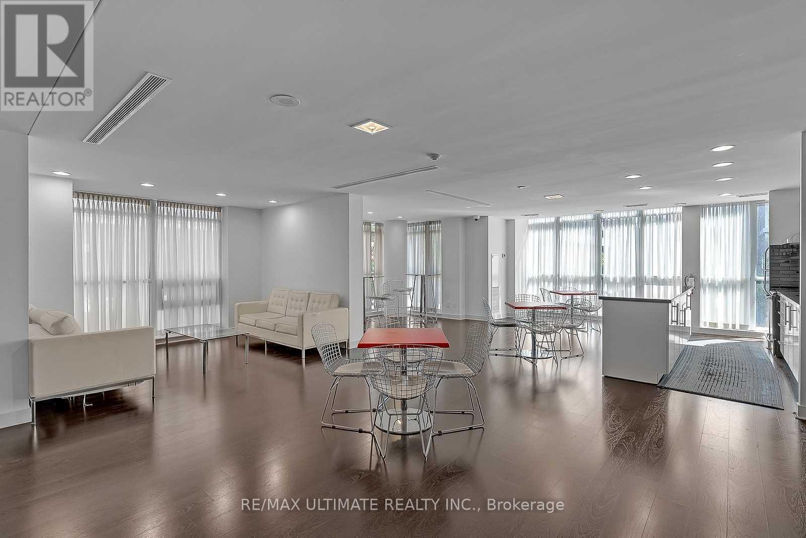 N325 - 1169 Queen Street W Property Photo 18