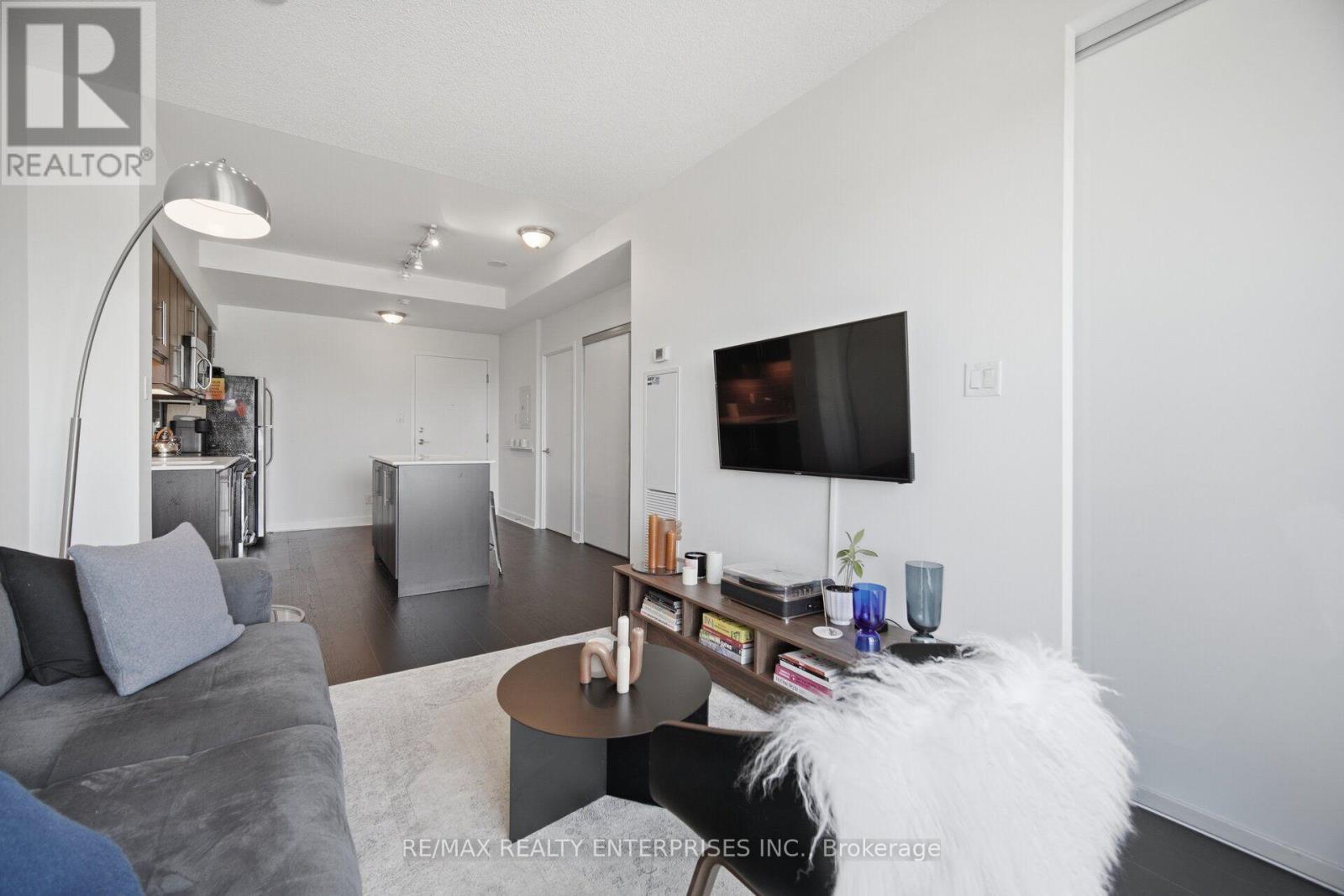 608 - 1169 Queen Street W Property Photo 11