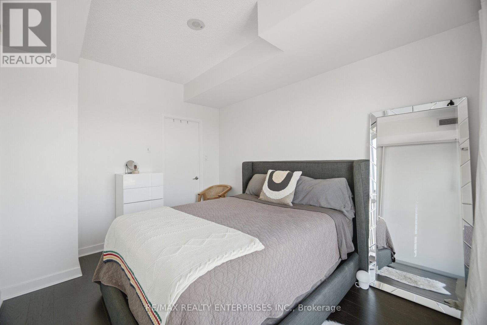 608 - 1169 Queen Street W Property Photo 12