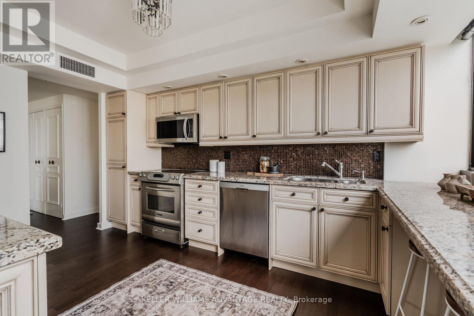 401 - 616 Avenue Road Property Photo 13