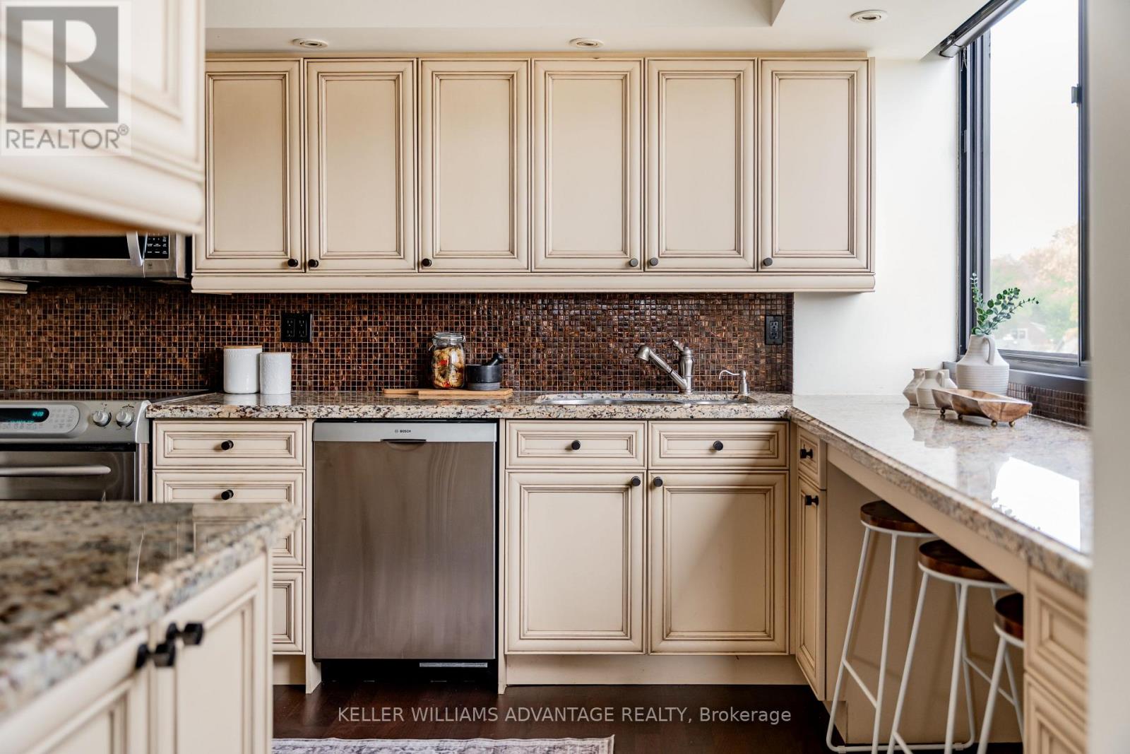 401 - 616 Avenue Road Property Photo 14