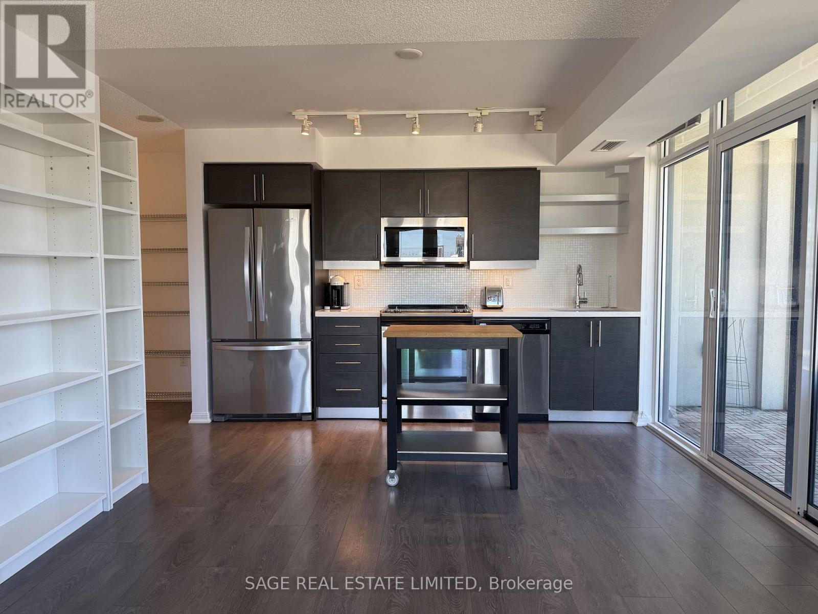 2212 - 400 Adelaide Street E Property Photo 2