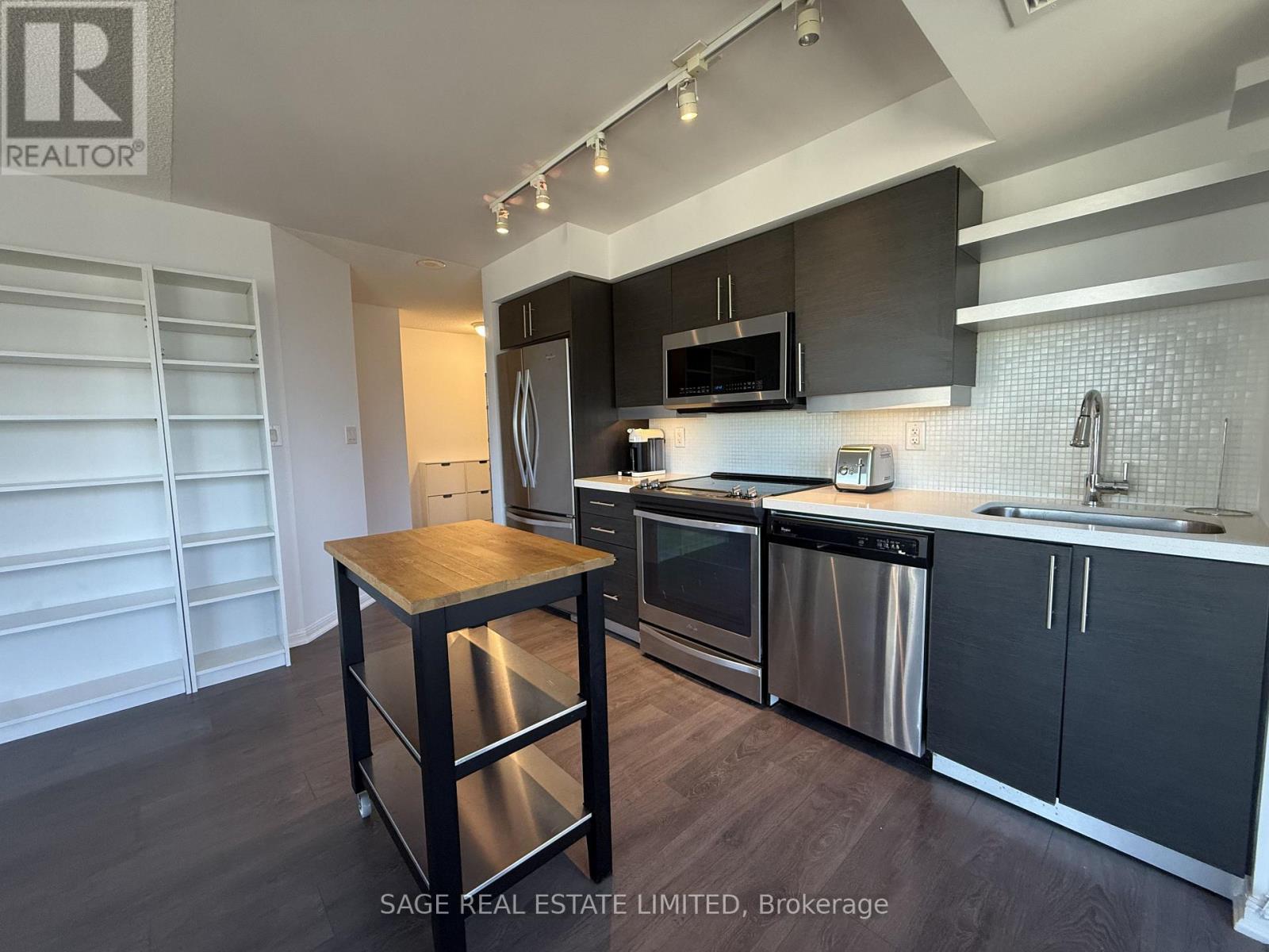 2212 - 400 Adelaide Street E Property Photo 5