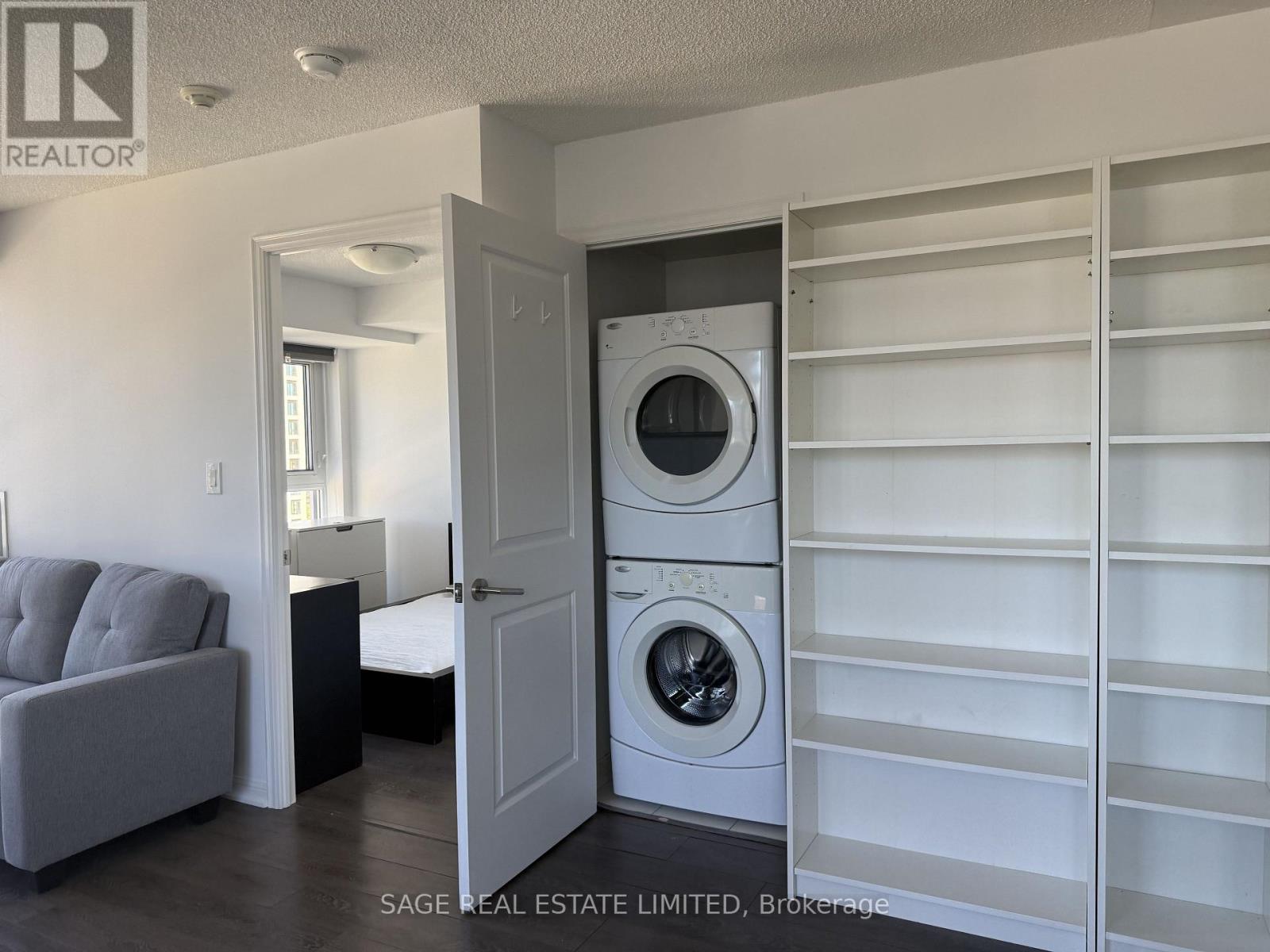 2212 - 400 Adelaide Street E Property Photo 12