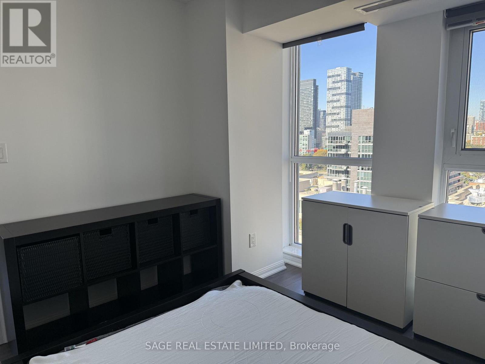 2212 - 400 Adelaide Street E Property Photo 15