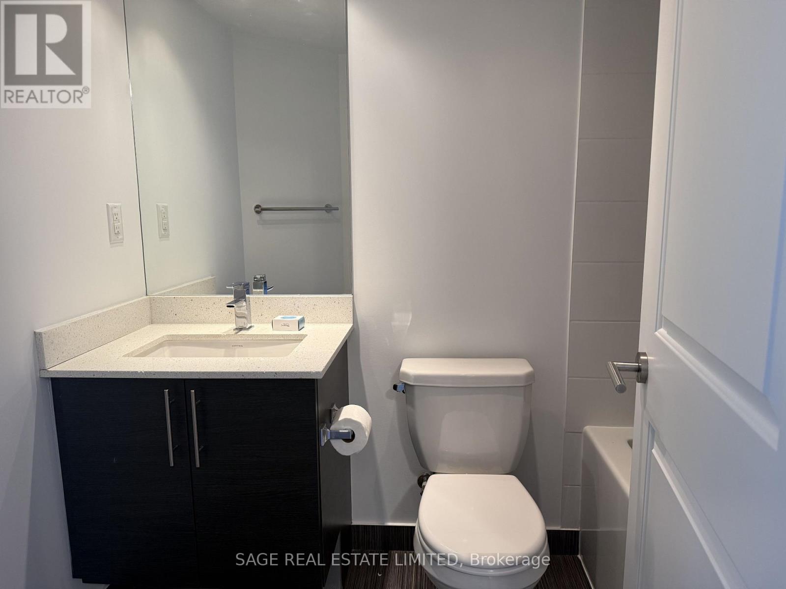 2212 - 400 Adelaide Street E Property Photo 20