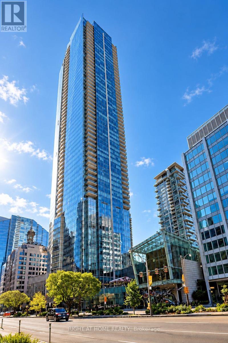 4102 - 180 UNIVERSITY AVENUE Property Photo 1
