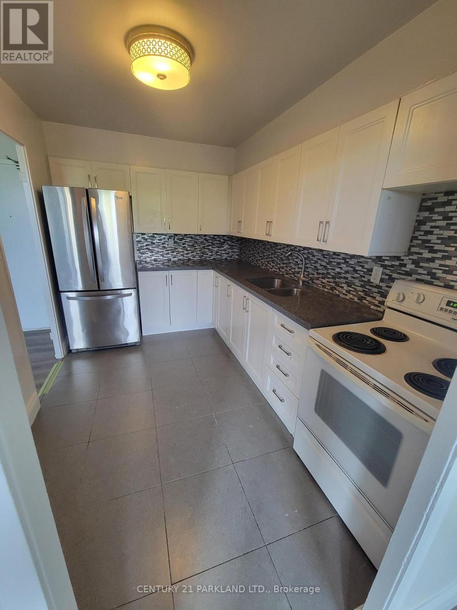 #517 - 10 Edgecliffe Golfway Property Photo 2