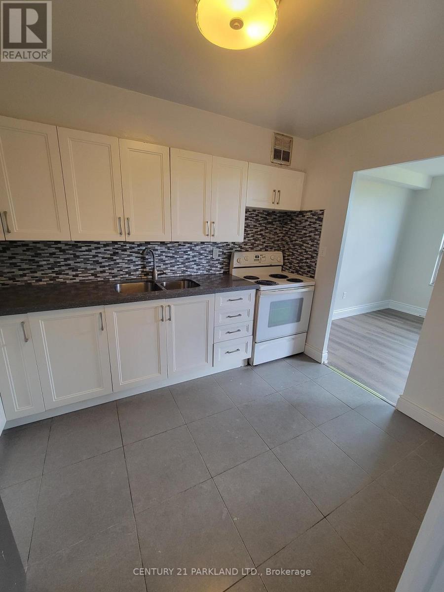 #517 - 10 Edgecliffe Golfway Property Photo 3