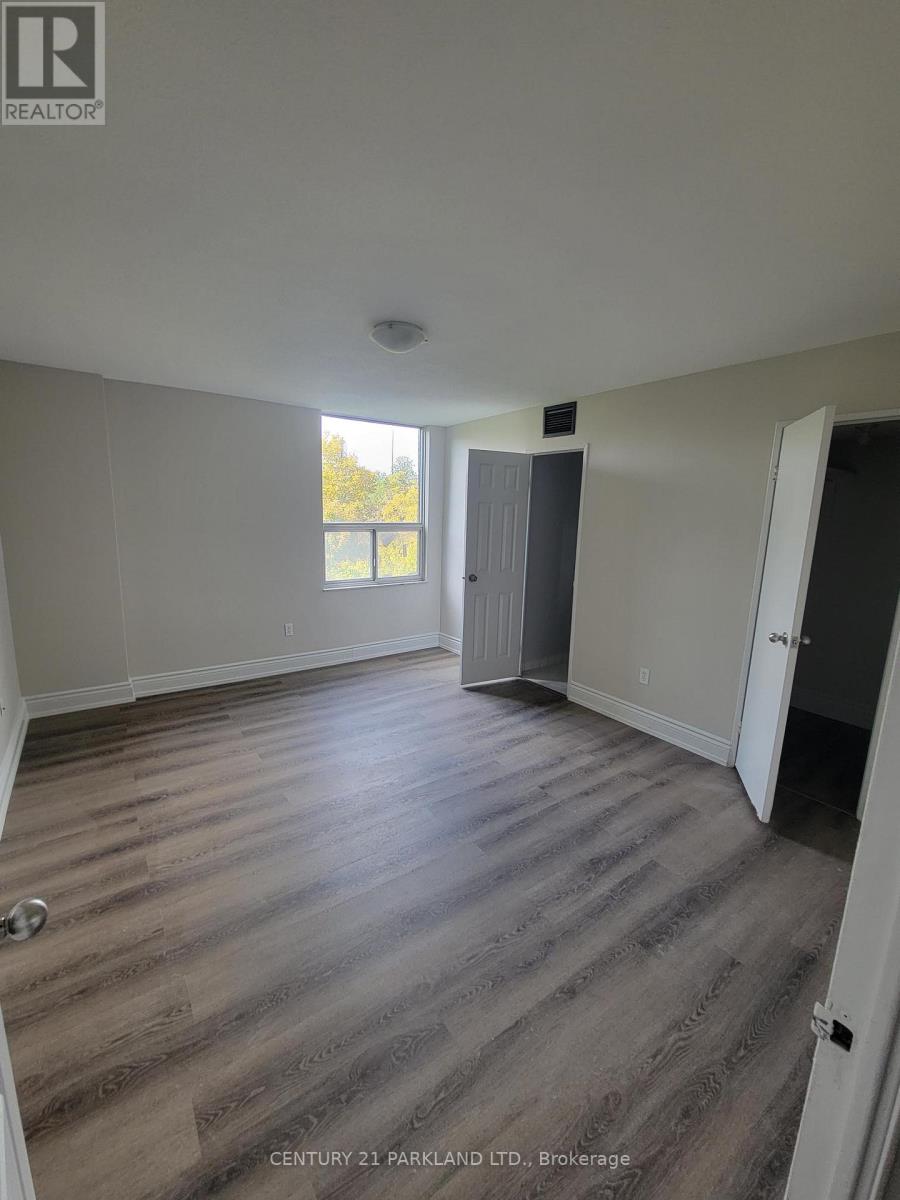 #517 - 10 Edgecliffe Golfway Property Photo 9
