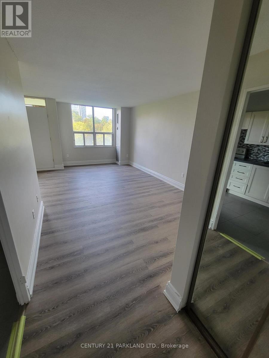 #517 - 10 Edgecliffe Golfway Property Photo 13