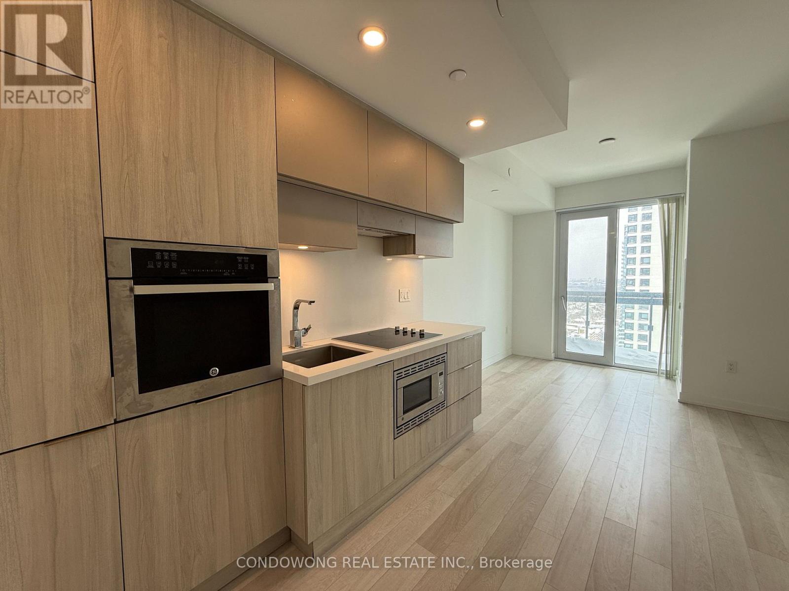 2901 - 39 ROEHAMPTON AVENUE Property Photo 1