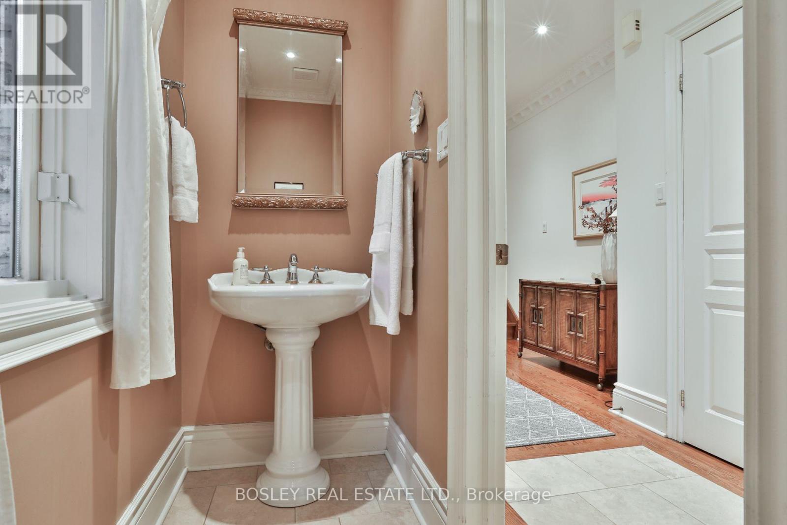 128 Hillsdale Avenue E Property Photo 4