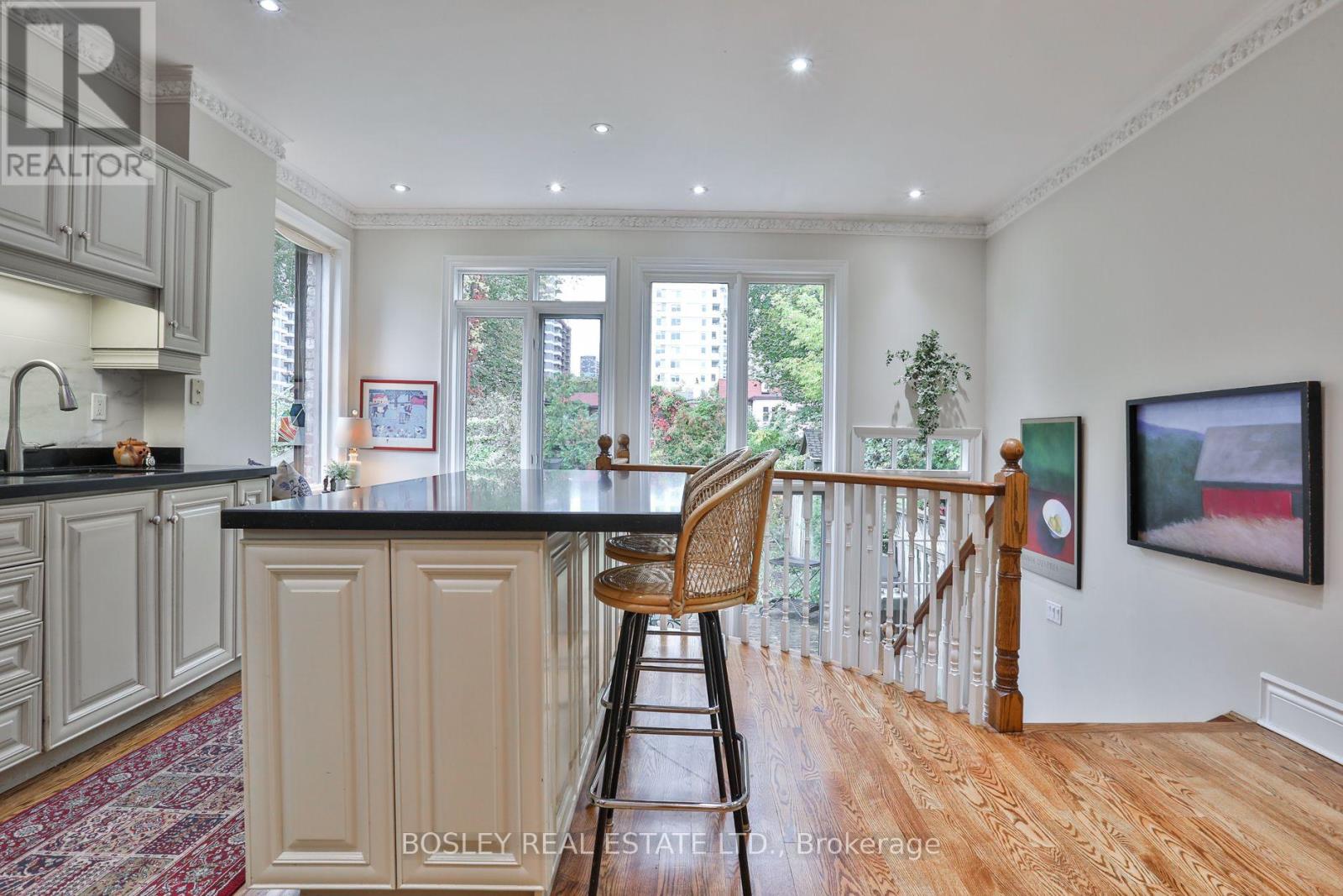 128 Hillsdale Avenue E Property Photo 11