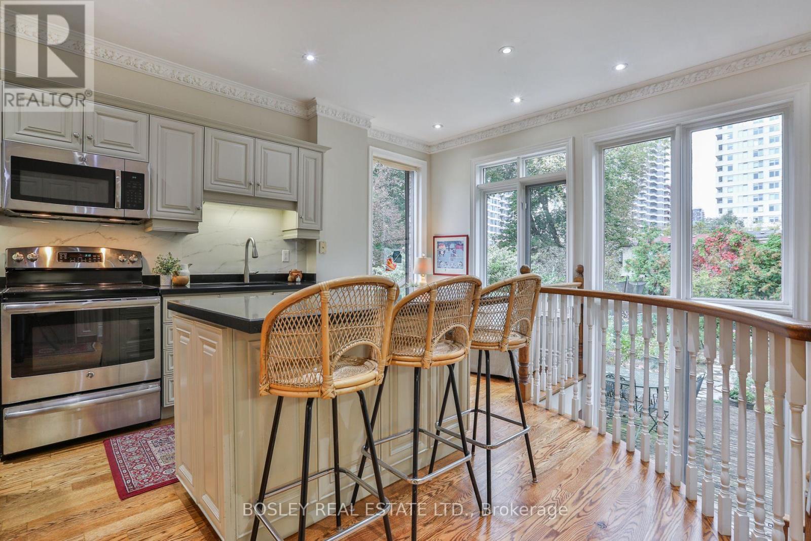 128 Hillsdale Avenue E Property Photo 12