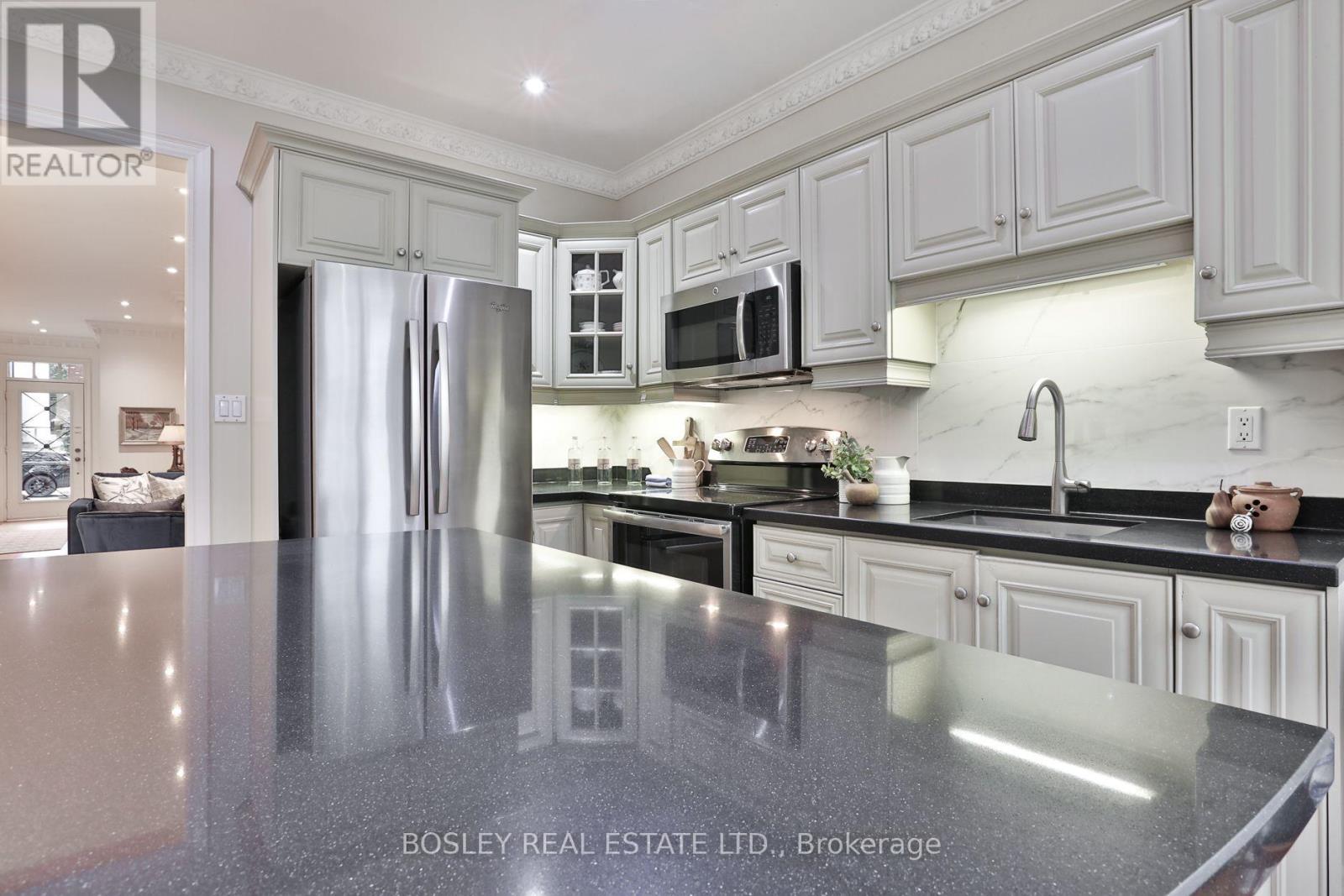 128 Hillsdale Avenue E Property Photo 15