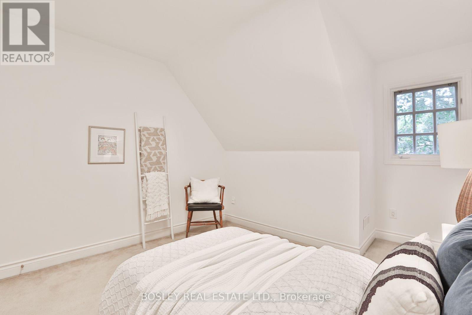 128 Hillsdale Avenue E Property Photo 37