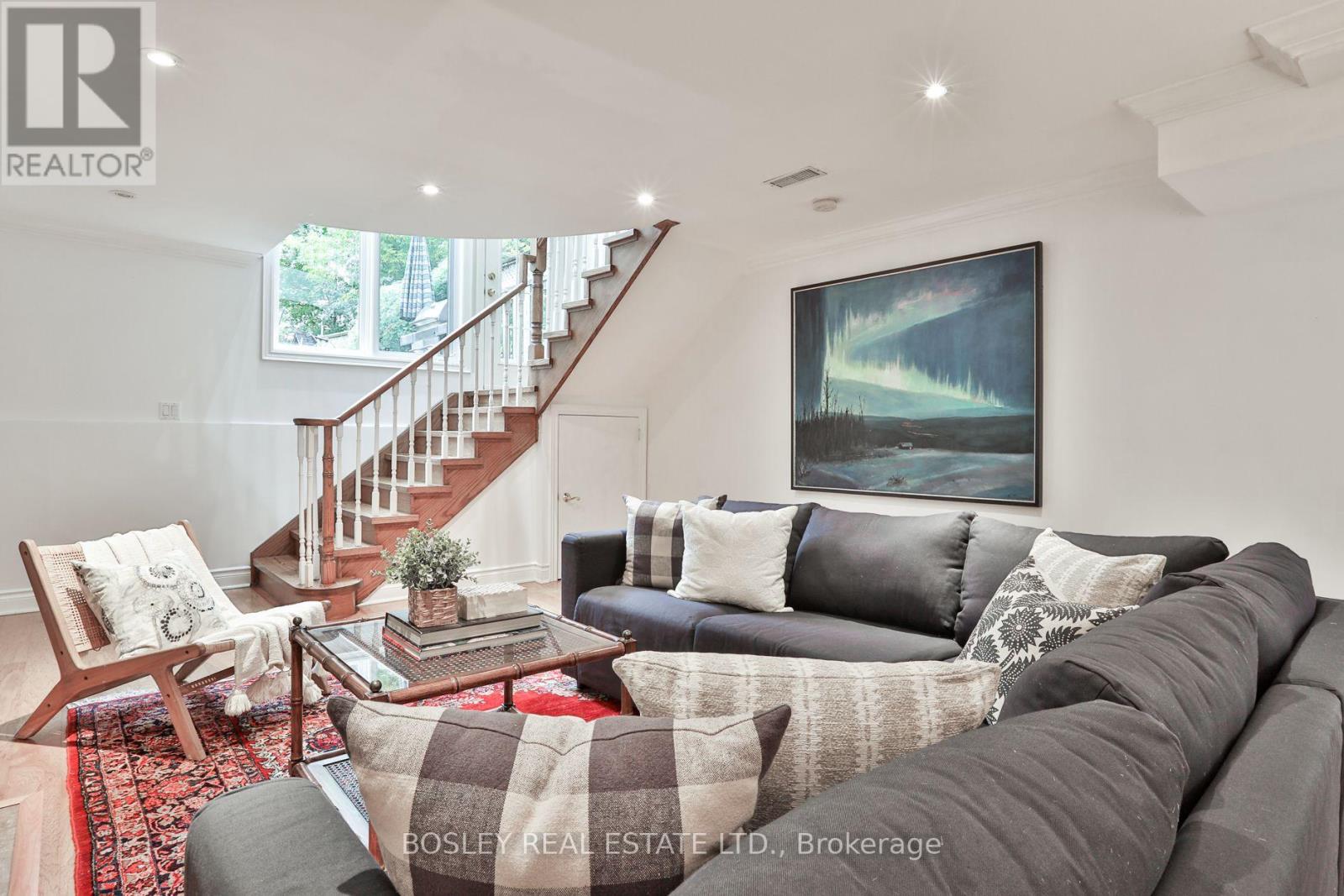 128 Hillsdale Avenue E Property Photo 40