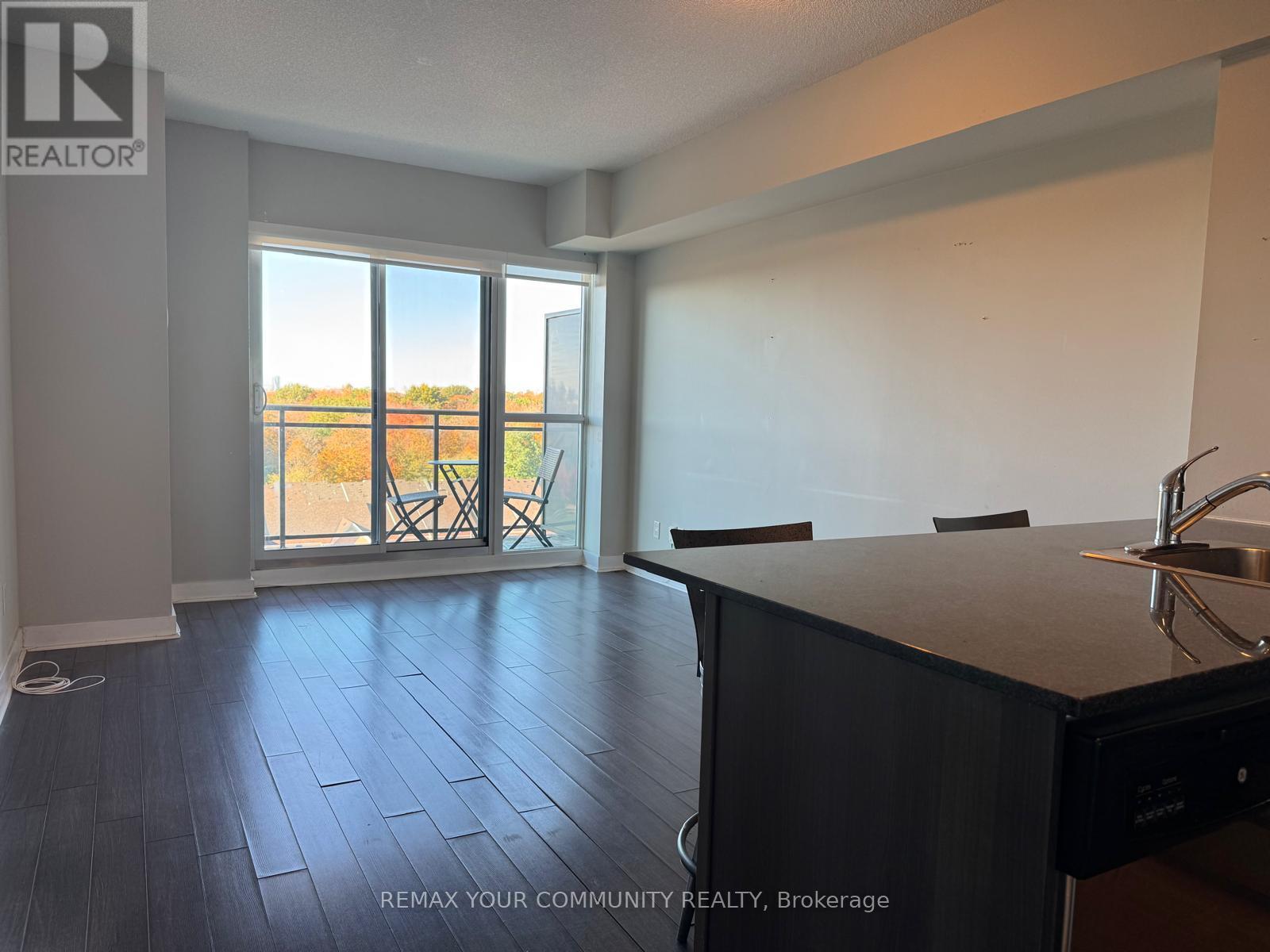 827 - 120 Dallimore Circle Property Photo 6