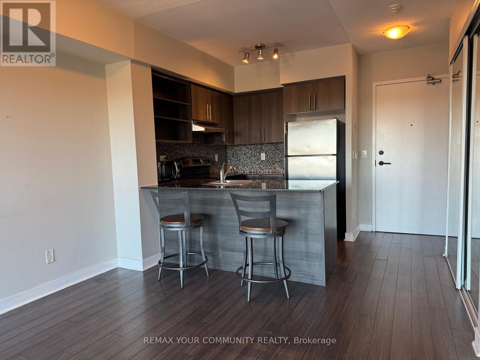 827 - 120 Dallimore Circle Property Photo 7