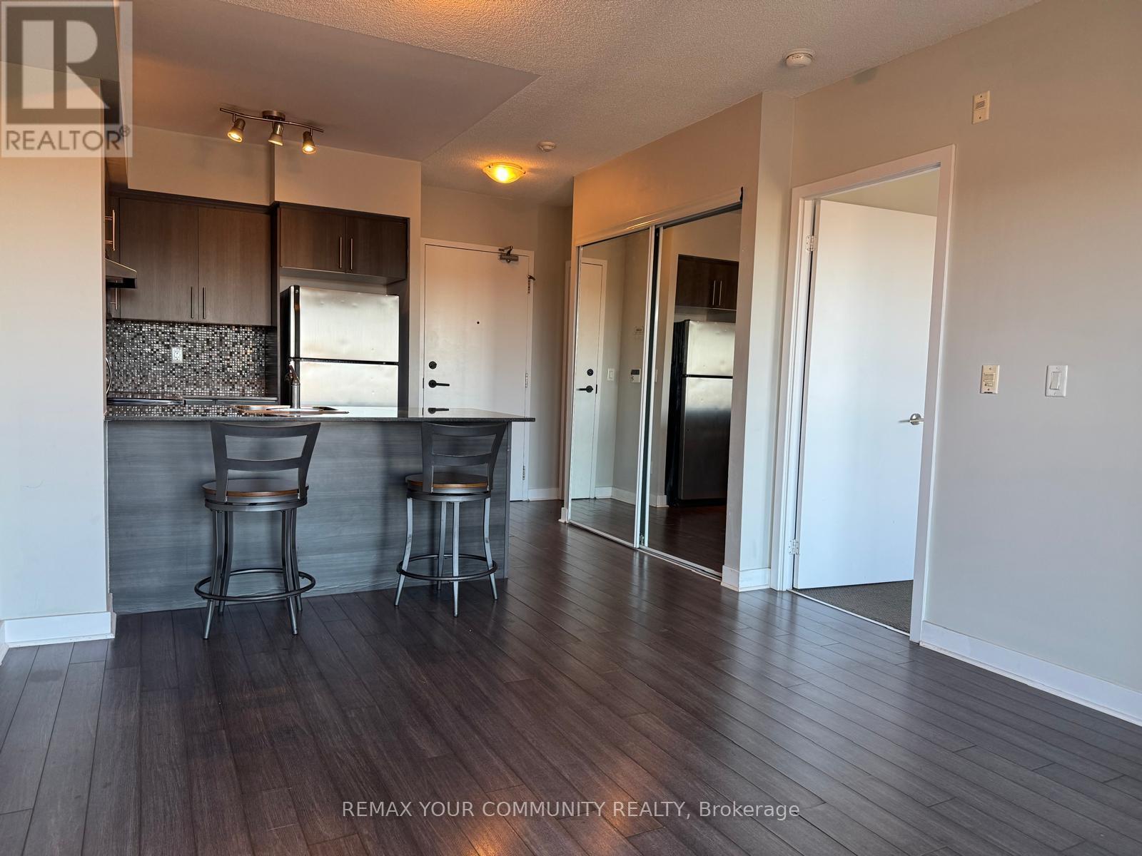827 - 120 Dallimore Circle Property Photo 8